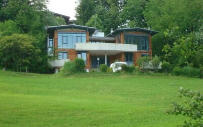 Modernes Luxusapartment am Hang, Wellnessbereich