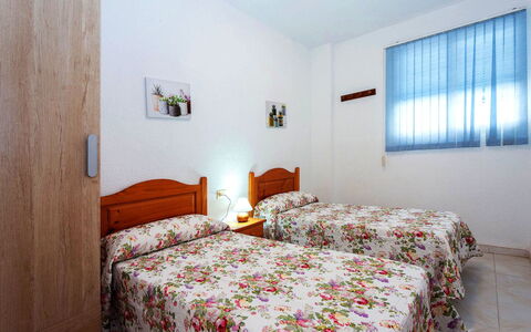 Valenciano: Propiedad, Mueble, Edificio, Ventana, Comodidad, Textil, Madera, Diseño De Interiores, Marco De La Cama
