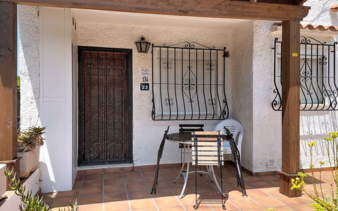 Mimosa i: Puerta, Hierro, Manchas De Madera, Maceta, Porche, Planta De Casa, Inicio De La Puerta, Madera Dura, Diseño, Estructura Al Aire Libre