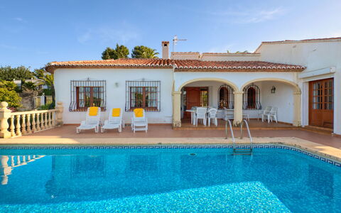 Cap Marti: Agua, Cielo, Propiedad, Nube, Edificio, Piscina, Azur, Árbol, Arquitectura, Ventana