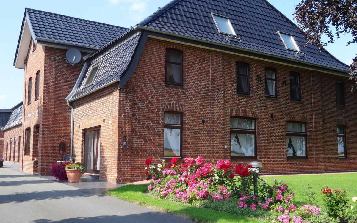 Modern Eingerichtete Suite mit Terrasse