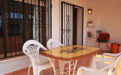 Balcon al Mar: Habitación, Propiedad, Comedor, Mesa, Mueble, Diseño De Interiores, Casa, Edificio, Cocina Y Comedor Mesa, Silla