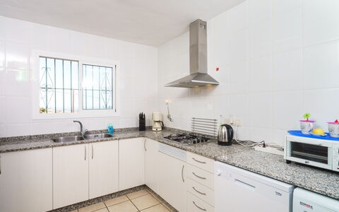 La Caissa: Propiedad, Habitación, Cocina, Mueble, Edificio, Gabinetes, Bienes Raíces, Casa, Diseño De Interiores, Propiedad Material