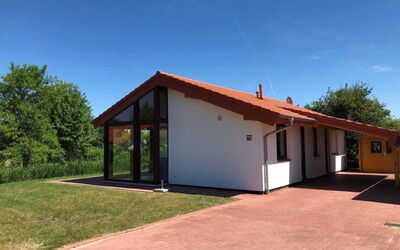 E17 Ferienhaus mit Wintergarten und Terrasse