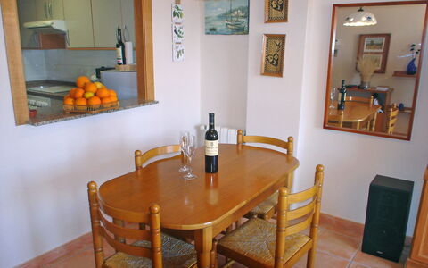 La Senia: Habitación, Comedor, Propiedad, Mueble, Cocina Y Comedor Mesa, Mesa, Edificio, Casa, Diseño De Interiores, Bienes Raíces