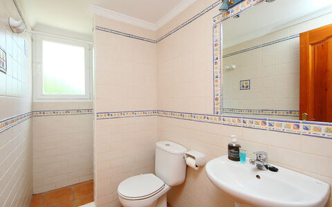 Inma: Baño, Propiedad, Habitación, Diseño De Interiores, Arquitectura, Bienes Raíces, Edificio, Casa, Arreglo De Tubería, Suelo