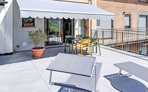 Piateda Terrace: Mueble, Mesa, Silla, Mueble Para Exteriores, Sombra, Toldo, Mesa Al Aire Libre, Restaurante, Balcón, Estructura Al Aire Libre