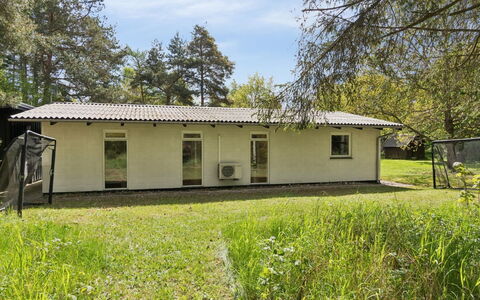 Aiko - 1.8Km from the Sea: Hierba, Edificio, Casa, Casa, Techo, Cabaña, El Terreno Del Lote, Área Rural, Puerta, Césped