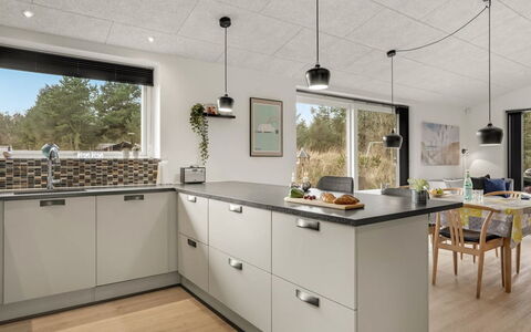 Muriel - 1.6Km from the Sea: Cocina, Aparato De Cocina, Mostrador, Electrodoméstico, Diseño De Interiores, Gabinetes, Electrodoméstico, Piso, Mueble, Lámpara