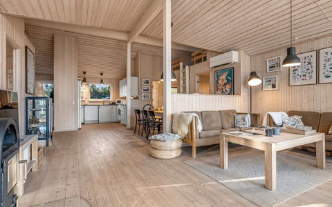 Åse - 1.3Km from the Sea: Mueble, Madera, Diseño De Interiores, Piso, Suelo, Silla, Habitación, Techo, Sala, Departamento