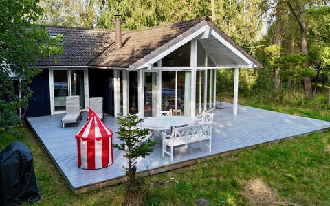 Åse - 1.3Km from the Sea: Mueble, Madera, Diseño De Interiores, Piso, Suelo, Silla, Habitación, Techo, Sala, Departamento