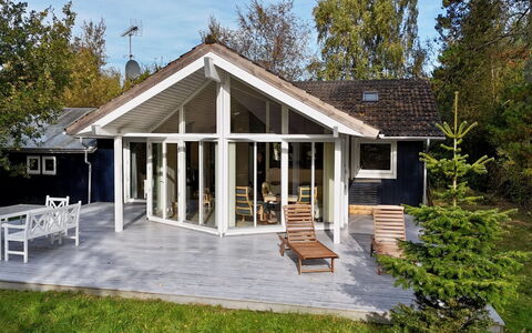 Åse - 1.3Km from the Sea: Mueble, Madera, Diseño De Interiores, Piso, Suelo, Silla, Habitación, Techo, Sala, Departamento