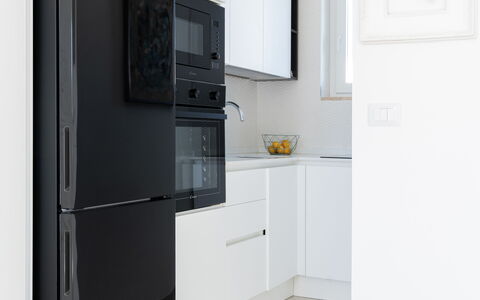 La Casa di Connie: Aparato De Cocina, Electrodoméstico, Diseño De Interiores, Piso, Electrodoméstico, Cocina, Suelo, Refrigerador, Mueble, Casa
