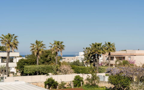 La Casa di Connie: Tiempo De Día, Barrio Residencial, Balcón