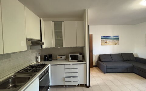 La Casa di Viviana Terrace, Close to the Beach: Mueble, Piso, Diseño De Interiores, Mostrador, Cocina, Suelo, Madera, Electrodoméstico, Aparato De Cocina, Gabinetes