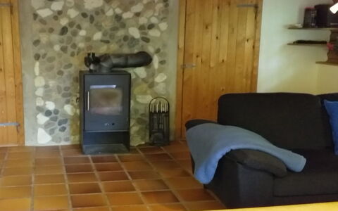 Kerrin: Mueble, Mueble Para Exteriores, Vajilla, Mesa, Drinkware, Silla, Mesa Al Aire Libre, Comida, Botella