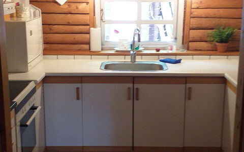 Kerrin: Mueble, Mueble Para Exteriores, Vajilla, Mesa, Drinkware, Silla, Mesa Al Aire Libre, Comida, Botella