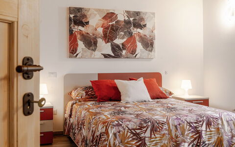 Zena Suite: Mueble, Cama, Diseño De Interiores, Habitación, Lecho, Sábana, Pared, Piso, Habitación, Suelo
