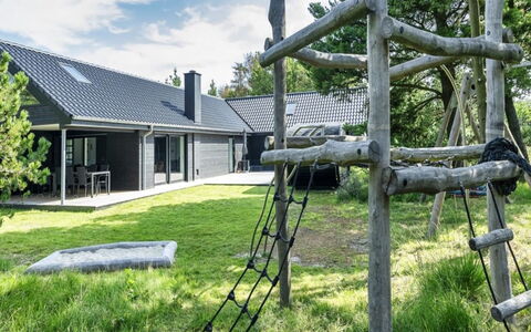 Locan - 1.2Km from the Sea: Sombra, Jardín, Césped, Patio Interior, Paisajismo, Yarda, Casa De Campo