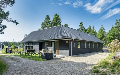 Locan - 1.2Km from the Sea: Hierba, Techo, Casa, Cabaña, Casa, Área Rural, Vía Muerta, Sombra, Casa De Campo, Edificios Del Jardín