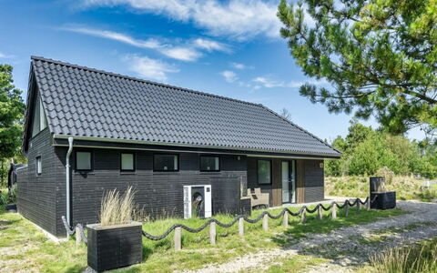 Locan - 1.2Km from the Sea: Hierba, Techo, Casa, Cabaña, Casa, Vía Muerta, Área Rural, Casa De Campo, Prado, Inmuebles