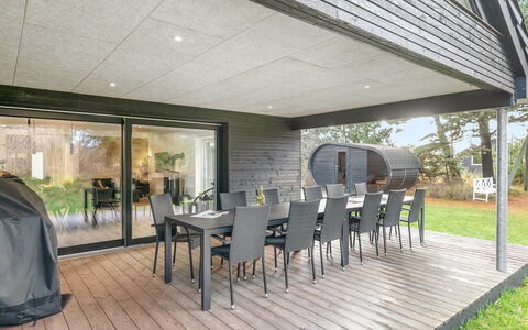 Locan - 1.2Km from the Sea: Mueble, Mueble Para Exteriores, Vajilla, Mesa, Drinkware, Silla, Mesa Al Aire Libre, Comida, Botella
