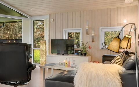 Hemfrith - 500M to the Fjord: Diseño De Interiores, Madera, Mueble, Sala, Casa, Encendiendo, Sofá, Techo, Piso, Habitación