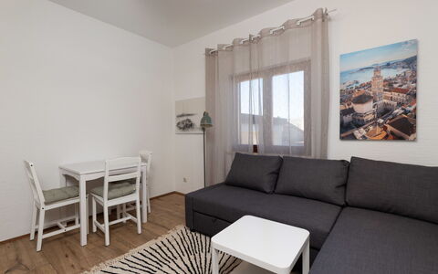 Trogir Okrug Gornji 257: Mueble, Piso, Diseño De Interiores, Suelo, Madera, Sofá, Departamento, Habitación, Suelos De Madera, Sala