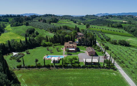 Villa Peccioli: Inmuebles, Hacienda, Comida, Césped, Villa, Plantación, Mansión, Paisajismo, Parque, Casa De Campo