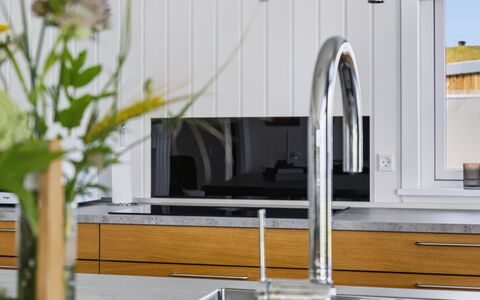 Eljas - 10M from the Sea: Cocina, Arreglo De Tubería, Fregadero, Mostrador, Diseño De Interiores, Piso, Lavabo, Grifo, Plomería, Casa
