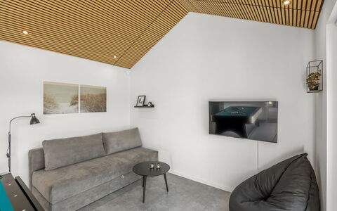 Gudrid - 400M from the Sea: Diseño De Interiores, Piso, Suelo, Pared, Mueble, Madera, Techo, Habitación, Encendiendo, Sala