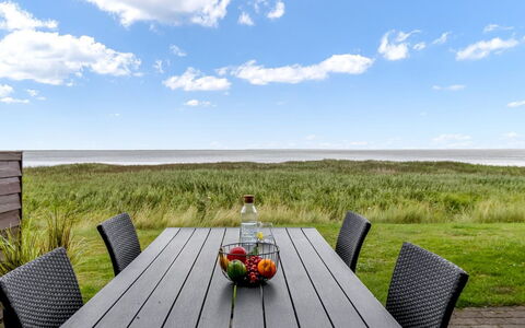 Auwe - 3.5Km from the Sea: Mueble, Madera, Diseño De Interiores, Piso, Suelo, Silla, Habitación, Techo, Sala, Departamento