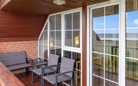 Auwe - 3.5Km from the Sea: Mueble, Madera, Diseño De Interiores, Piso, Suelo, Silla, Habitación, Techo, Sala, Departamento