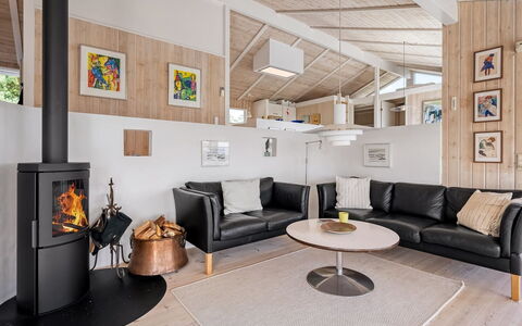 Sybil - 700M from the Sea: Diseño De Interiores, Piso, Madera, Mueble, Suelo, Techo, Sala, Suelos De Madera, Habitación, Sofá