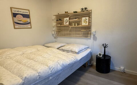 Ayo - 200M from the Sea: Madera, Habitación, Mueble, Diseño De Interiores, Cama, Suelo, Piso, Linos, Lecho, Sábana