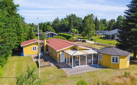 Senija - 6.5Km from the Sea: Casa, Techo, Casa, Puerta, Cabaña, Sombra, Jardín, Cobertura Del Suelo, Porche, Yarda