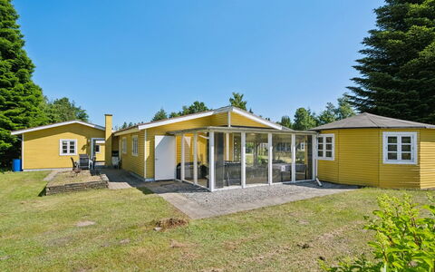 Senija - 6.5Km from the Sea: Casa, Techo, Casa, Puerta, Cabaña, Sombra, Jardín, Cobertura Del Suelo, Porche, Yarda