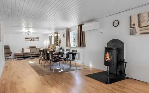 Senija - 6.5Km from the Sea: Madera, Piso, Suelos De Madera, Suelo, Mueble, Diseño De Interiores, Techo, Casa, Sala, Encendiendo