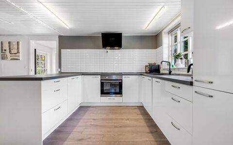 Senija - 6.5Km from the Sea: Piso, Madera, Diseño De Interiores, Techo, Suelo, Cocina, Mostrador, Gabinetes, Casa, Suelos De Madera