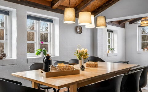 Klint - 400M from the Sea: Mueble, Diseño De Interiores, Mesa, Piso, Silla, Lámpara, Comedor, Madera, Cocina Y Comedor Mesa, Techo