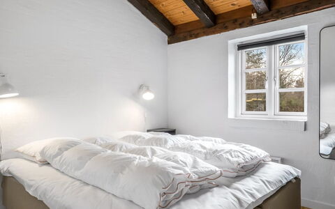 Klint - 400M from the Sea: Habitación, Cama, Lecho, Sábana, Techo, Linos, Diseño De Interiores, Marco De La Cama, Mueble, Casa