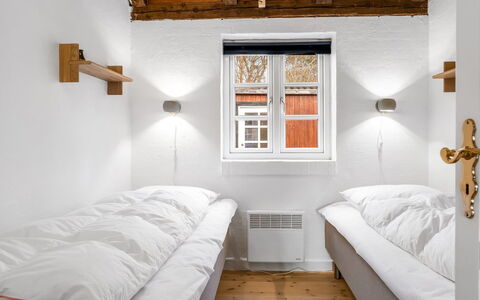 Klint - 400M from the Sea: Pared, Madera, Habitación, Cama, Lecho, Diseño De Interiores, Techo, Suelo, Sábana, Marco De La Cama