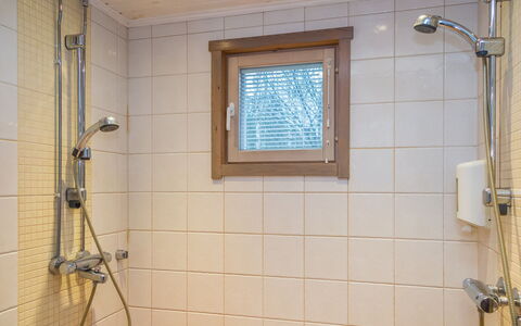 Tahkon Polar: Baño, Arreglo De Tubería, Piso, Alcachofa De La Ducha, Suelo, Ducha, Diseño De Interiores, Plomería, Barra De La Ducha, Panel De Ducha