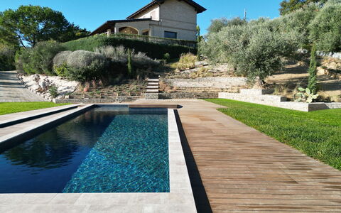 Villa Carciofa: Piscina, Jardín, Paisajismo, Fuente De Agua, Patio Interior, Losa, Pasarela