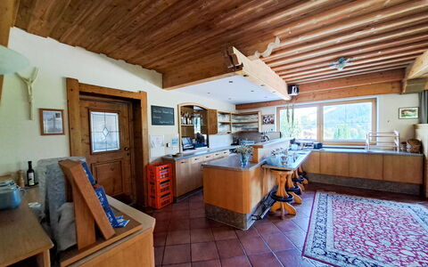 Auffach 645: Madera, Cocina, Techo, Mostrador, Mueble, Gabinetes, Habitación, Madera Dura, Haz, Manchas De Madera
