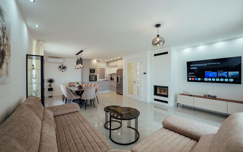 Villa Budimir: Mueble, Diseño De Interiores, Piso, Sofá, Suelo, Sala, Techo, Habitación, Departamento, Encendiendo