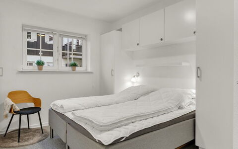 Babo - 250M from the Sea: Mueble, Madera, Diseño De Interiores, Habitación, Suelo, Cama, Piso, Techo, Departamento, Habitación