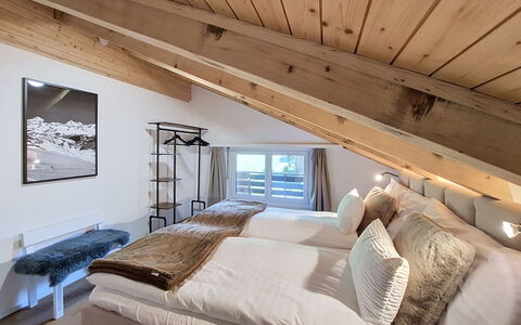 Chez Gredia: Diseño De Interiores, Mueble, Techo, Habitación, Habitación, Suelo, Cama, Lecho, Sábana, Linos