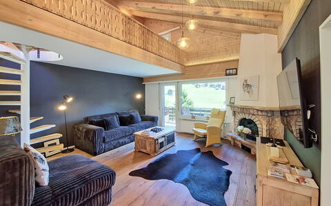 Chez Gredia: Diseño De Interiores, Mueble, Madera, Techo, Piso, Habitación, Suelo, Sofá, Encendiendo, Sala