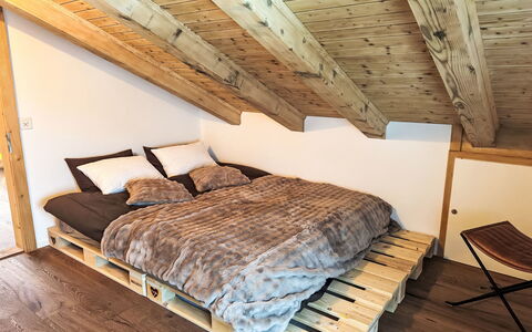 Chez Gredia: Madera, Mueble, Piso, Diseño De Interiores, Suelo, Habitación, Linos, Cama, Habitación, Lecho